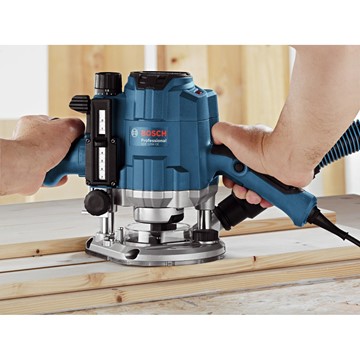 Bosch HANDÖVERFRÄS GOF 1250 CE L-BOXX