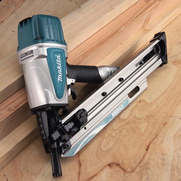 Makita SPIKPISTOL AN943K MAKITA RAKBANDAD VÄSKA 34° 50-90 MM