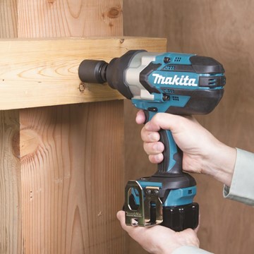 Makita MUTTERDRAGARE DTW1002RTJ MAKITA 18V 2X5AH DC18RC MAKPAC